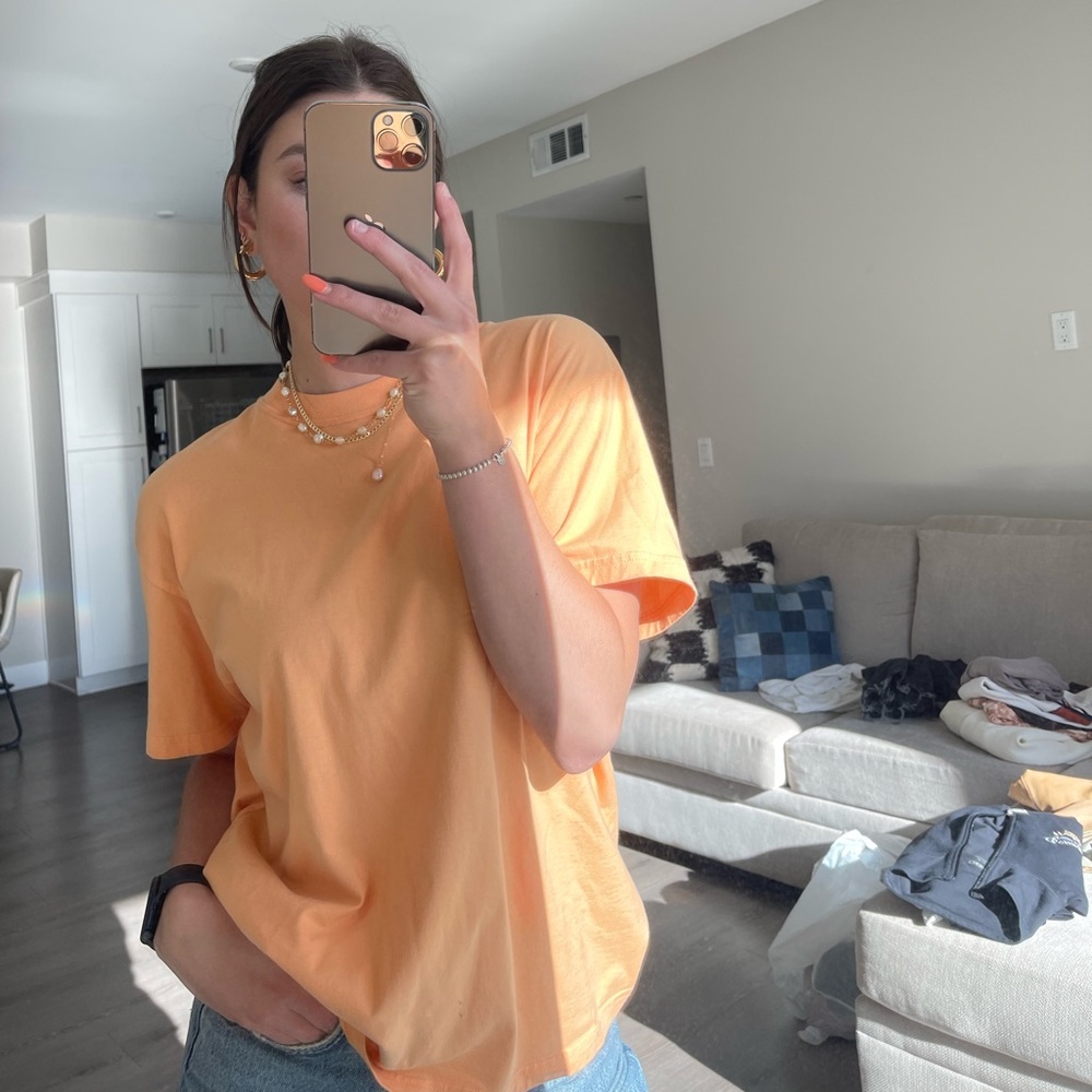 orange t-shirt